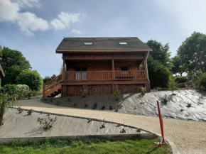 SUPERBE CHALET SITE PAISIBLE AVEC PISCINE CHAUFFEE